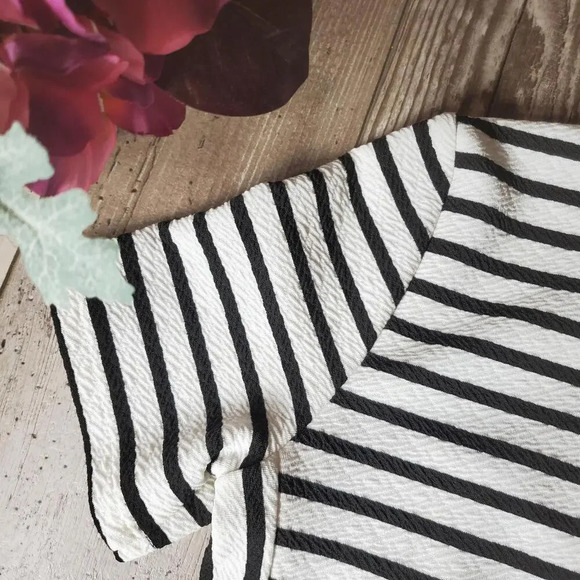 Soprano Stretchy Striped Fit & Flare Short Sleeve Dress Size XS White Black NWOT - Picture 15 of 16